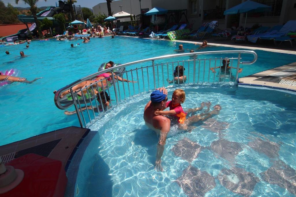 Costa Mare Suites Μαρμαρίς Εξωτερικό φωτογραφία